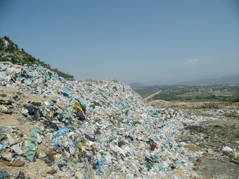 Da Vlada obavijesti javnost o projektu regionalne deponije u Beranama, a opština Nikšić da li se otpad iz Berana odlaže na Mislovom dolu