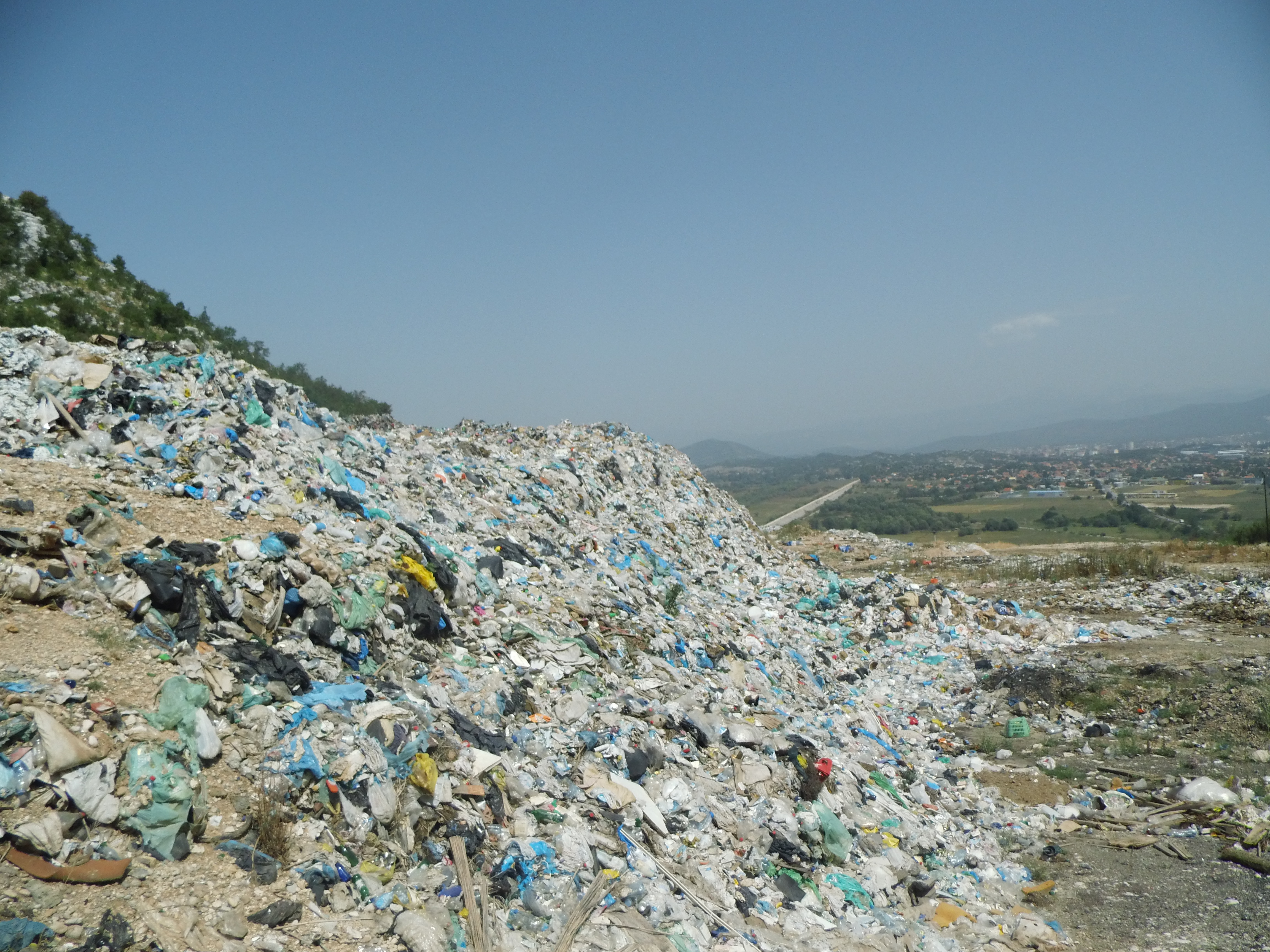 KAZNITI SVE LOKALNE UPRAVE I PRIVREDNE SUBJEKTE KOJI NE POŠTUJU ZAKON O UPRAVLJANJU OTPADOM