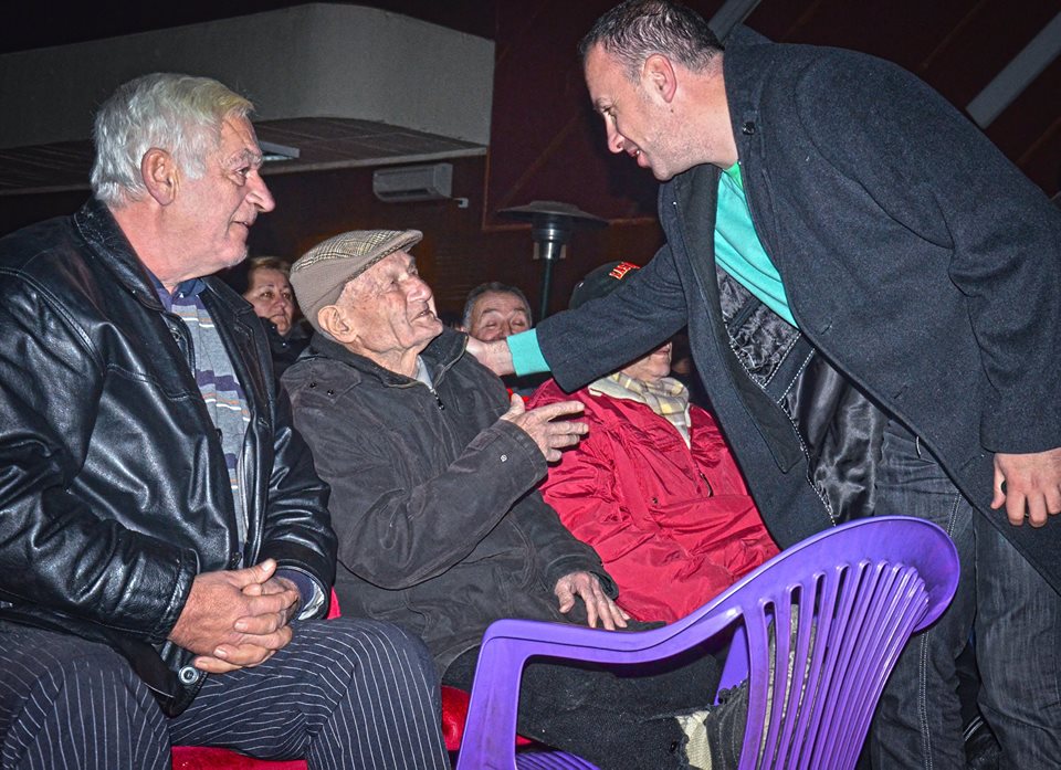 Susret prijatelja- direktor Ozona sa najstarijim ekološkim aktivistom 96-ogodišnjim Đorđijem Tomovićem i Radojem Miškovićem iz Savjeta MZ Beranselo